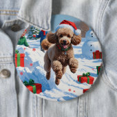 Poodle Rent in de Sneeuw met Kerstmuts Ronde Button 6,0 Cm (In situ)
