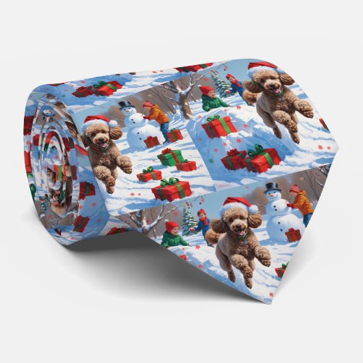Poodle Rent in de Sneeuw met Kerstmuts Stropdas (Opgerold)