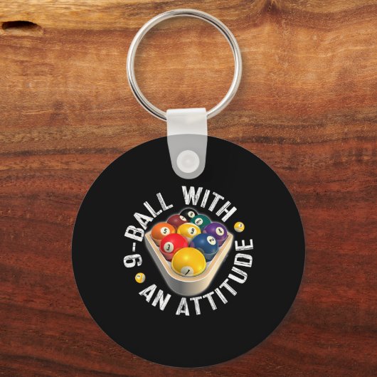 Pool 9 Ball met een Attitude Shirt Sleutelhanger (Voorkant)