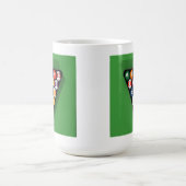 Pool Balls on Green Felt Billiards Table: Koffiemok (Center)