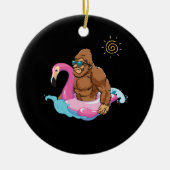 Pool Party Bigfoot Flamingo Sasquatch Pink Float Keramisch Ornament (Voorkant)