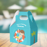 Pool Party Boy Swimming Kids Birthday Bedankdoosjes<br><div class="desc">De geweldige kinder pools partij bevoordeelt vakjes voor een verjaardagsfeest in de zomer. Koel zwembeltje dat in een rode en witte, gestreepte binnenbuis rondhangt in de leuke blauwe golven van het zwembad. Ook kan het gebruikt worden voor een laatste dag van de school, de zomerbak van de buurt. De zanden...</div>