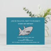 Pool Party Shark Verjaardag Uitnodiging (Staand voorkant)