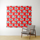 Poolbeerpatroonontwerp op rood wandkleed (In Situ (horizontaal))