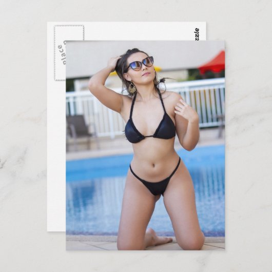 Poolside Bikini Babe Summer Briefkaart (Voorkant / Achterkant)