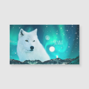 Poolwolf en magische nacht met noorderlicht