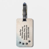 Poot drukt op mijn bagagelabel (Achterkant verticaal)