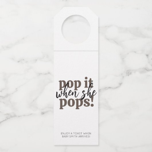 Pop als ze Baby shower Pop Flessenhanger (Voorkant)