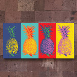 Pop ananas poster<br><div class="desc">Pop van ananas Kunst Poster - Een kleurrijk poster van een rij ananassen. Herinner jezelf aan je liefde voor alles wat tropisch is. In de kunststijl en de kleuren van de pop: indigo blauw, jade, paars, groen rood en geel. Deze moderne anananasswandkunst zal uw home décor of outdoorentertainment area een...</div>