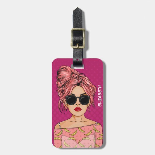 Pop Art Comic Girl Pink Background Bagagelabel (Voorkant verticaal)