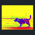 Pop Art Dog over poster van strand<br><div class="desc">Een foto van een gelukkige hond die op het strand loopt met een bal in zijn mond is gewijzigd met kunstkleuren en stijlen voor de pop voor een helder, kleurrijk, vrolijk poster. Geweldig decor voor hondenliefhebbers. Geel, rood, blauw, groen.</div>