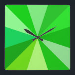 Pop Art Modern 60s Funky Geometric Rays in Green Vierkante Klok<br><div class="desc">Deze heup,  retro 60s-geïnspireerde pop art2 klok heeft psychedelische groene stralen / zonnebarsten die uitschieten in een geometrisch patroon. Er zijn twaalf stralen om de tijd te markeren - geen getallen nodig op deze schimmelige,  minimalistische,  ultra-mod klok. Het is grof,  baby.</div>
