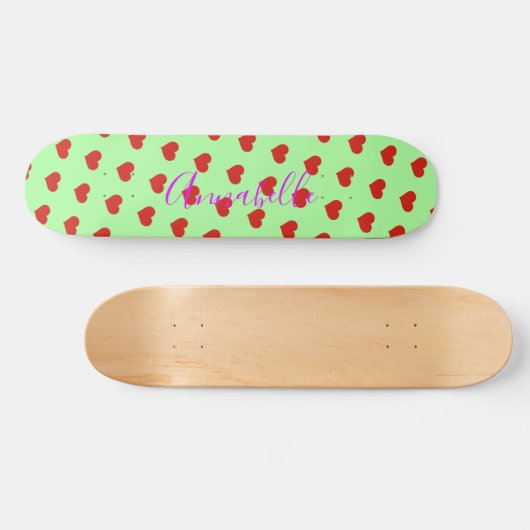 Pop Art Red Heart Pattern over groene achtergrond Persoonlijk Skateboard (Horizontaal)