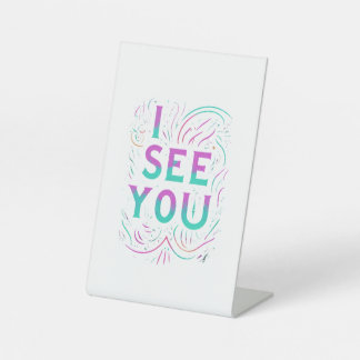 Pop cultuur referenties reclamebord met voetstuk