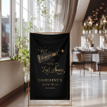 Pop de champagne Ik verander mijn achternaam! Spandoek<br><div class="desc">Pop de champagne,  ik verander mijn achternaam! Banner. Perfect voor je vrijgezellenfeest of Vrijgezellenfeest. Voeg jouw namen & datum toe.</div>
