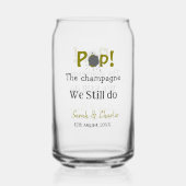 Pop de champagne we doen nog steeds goudgrijs kopp blikvorm glas (Achterkant)