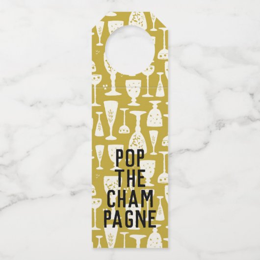 POP DE CHAMPAGNE Wit op Gouden Wijnbril Flessenhanger (Voorkant)