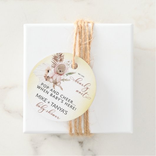 Pop en vrolijkheid wachten op boho beer meisje dou bedankjes labels (In situ)