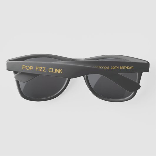 Pop Fizz Clink Elegante Typografie Zonnebrillen (Achterkant)
