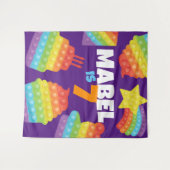 Pop het! | Regenboog verjaardag achtergrond Wandkleed (Voorkant (horizontaal))