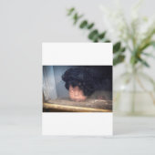  pop in venster met haarklop briefkaart (Staand voorkant)