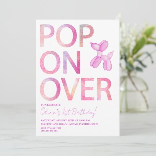 Pop op over meisje ballon hond verjaardagsuitnodig kaart (Staand voorkant)