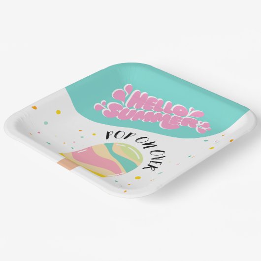 Pop op over verjaardagsfeestje papieren bordje (Gebogen)