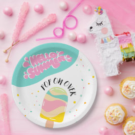 Pop op over verjaardagsfeestje papieren bordje