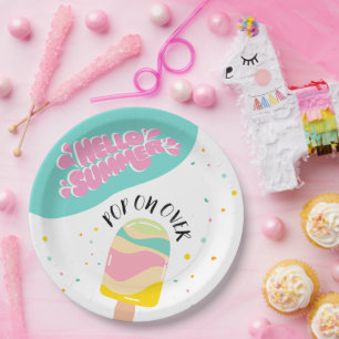 Pop op over verjaardagsfeestje papieren bordje