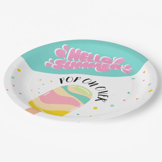 Pop op over verjaardagsfeestje papieren bordje (Gekanteld)