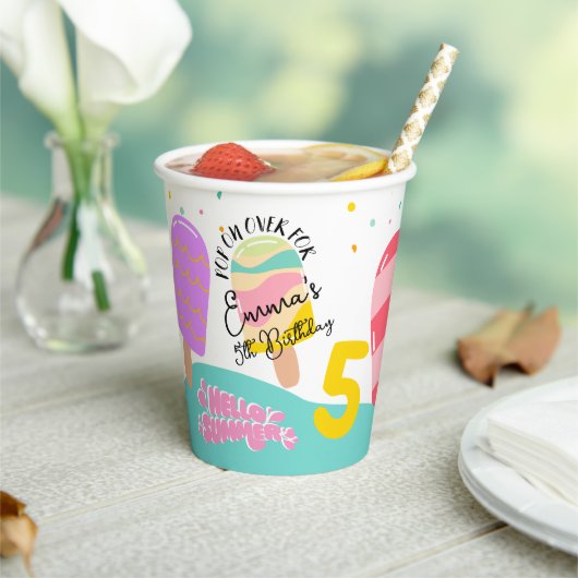 Pop op over verjaardagspartij document koppen papieren bekers (Insitu)