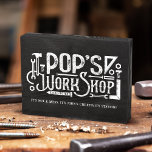 Pop Workshop King of the Tools Fun Vaderdag Houten Kist Print<br><div class="desc">Ben je er klaar voor om de kampioen van de werkplaats deze Vaderdag te kronen? Onze leuke Koning van de Workshop houten bord is hier om de Koning van de Gereedschappen te vieren met een geschenk dat zal resoneren in het hart van elke klusjesman vader. Ontwerpkenmerken "Werkplaats van de Pop"...</div>