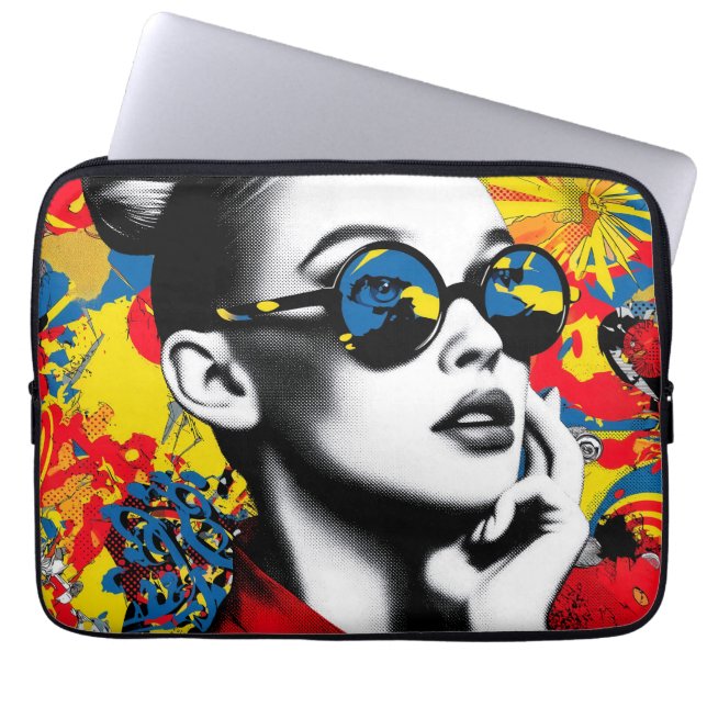 Popartvrouw met zonnebril laptop sleeve (Voorkant)