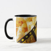 Popcorn en filmspoel film goud zwart gestreept mok (Links)