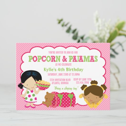 Popcorn- en pyjama-slaappartij kaart (Staand voorkant)