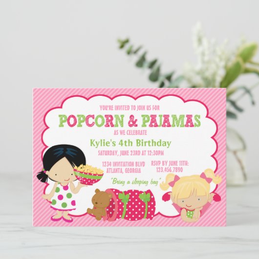 Popcorn- en pyjama-slaappartij kaart (Staand voorkant)