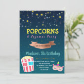 Popcorn- en pyjama-uitnodiging kaart (Staand voorkant)