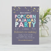 Popcorn en pyjama verjaardagsuitnodiging Sleepover Kaart (Staand voorkant)