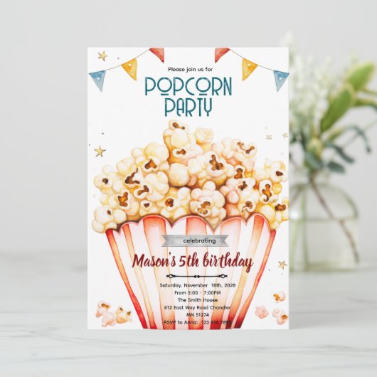 Popcorn party theme invitation kaart (Staand voorkant)