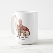 Pope Leo XIV Est 2025 Commemorative Koffiemok (Voorkant links)