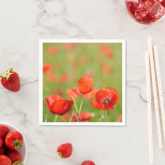 Poppies in een papaver veld papier servetten (Insitu)