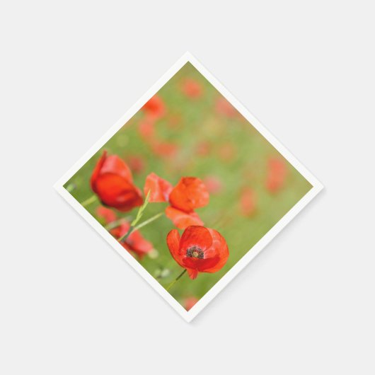 Poppies in een papaver veld papier servetten (Hoek)