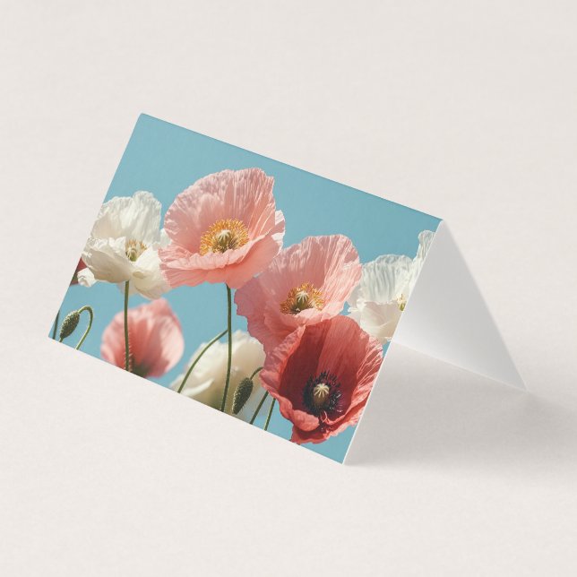 Poppies veld tegen een blauwe zachte hemel kaart (Voorkant)