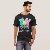 Poppinu2019 onderaan de bunny Trail Pop het gelukk T-shirt (Voorkant volledig)