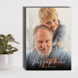 Poppop en ik | Vastgesteld 20XX | Foto Houten Kist Print<br><div class="desc">Dit stijlvolle Poppop & me-bord op houten doos is het ideale cadeau voor vaders dag, verjaardag, kerst en elke andere gelegenheid! In het handboek ziet u een simplistisch ontwerp met uw favoriete foto, scripttekst 'POPPOP EN ME'. Alle doopvontstijlen, grootte en tekstkleur kunnen worden veranderd door op de pas verdere verbinding...</div>