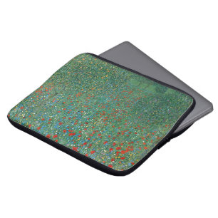 Poppy Field door Gustav Klimt,  Art Nouveau Laptop Sleeve