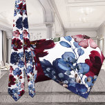 Poppy & Peony Red White & Blue Wedding Stropdas<br><div class="desc">Een rode,  witte en blauwe goudkleurige stropdas van de bruine marine met blauw en bruine poppies en pinda's tegen een zuivere witte achtergrond.</div>