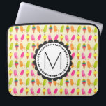 Popsicles en Ice Cream gepersonaliseerd monogram Laptop Sleeve<br><div class="desc">Laptophoes met een zoete zomertijdpatroon met popsicles en ijsjes in kleurrijke,  levendige waterverven. Schrijf uw eigen monogram in een rond lijst met een fluitachtige bloem.</div>