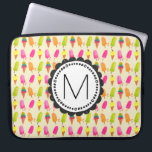 Popsicles en Ice Cream gepersonaliseerd monogram Laptop Sleeve<br><div class="desc">Laptophoes met een zoete zomertijdpatroon met popsicles en ijsjes in kleurrijke,  levendige waterverven. Schrijf uw eigen monogram in een rond lijst met een fluitachtige bloem.</div>