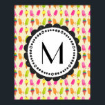 Popsicles en Ice Cream gepersonaliseerd monogram Poster<br><div class="desc">Een poster met een afbeelding van een somber patroon met paprika's en ijsjes in waterverven. Kleurrijke levendige kleuren zoals roze en kalkgroen. Schrijf je aangepaste monogram initiaal in een rond lijst.</div>